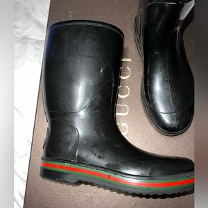Gucci unisex rain boots. Men’s size 6. Gently worn.